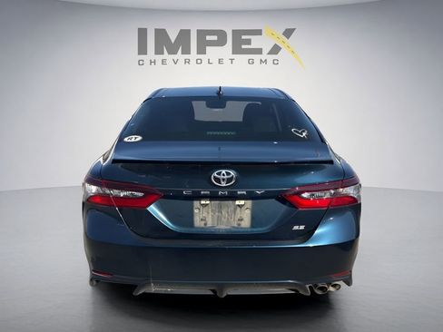 Used 2021 Toyota Camry SE FWD image 3