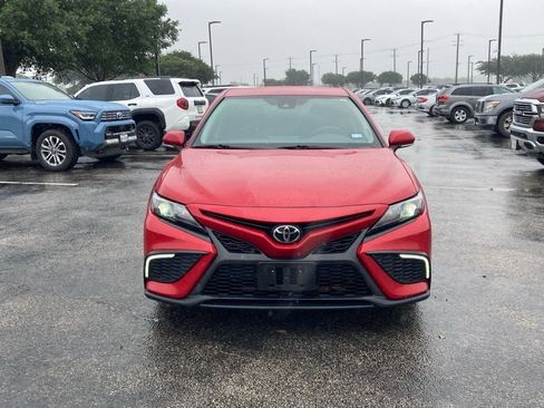 Used 2023 Toyota Camry SE image 2