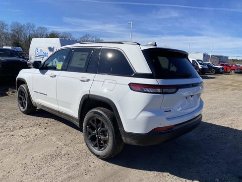 New 2026 Jeep Grand Cherokee Altitude image 3