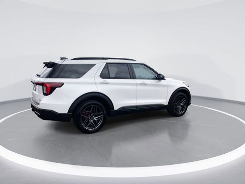 Used 2025 Ford Explorer ST-Line w/ ST-Line Street Pack AWD/4WD image 8