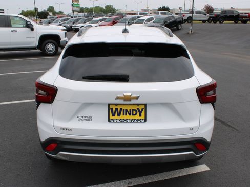 Used 2024 Chevrolet Trax LT w/ Driver Confidence Package FWD image 7