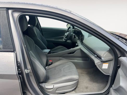 Used 2024 Hyundai Elantra Blue image 15