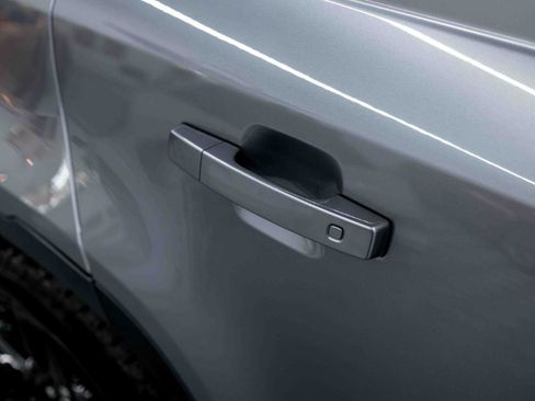 Used 2023 Land Rover Defender 130 SE image 22