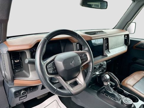 Used 2024 Ford Bronco Outer Banks image 9