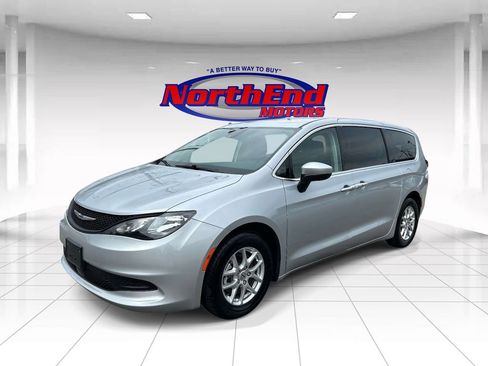 Used 2023 Chrysler Voyager LX FWD image 7