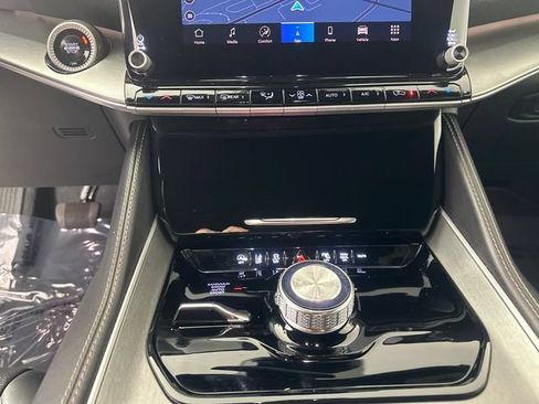 Certified 2025 Jeep Wagoneer Series II AWD/4WD image 31