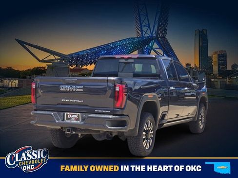 Used 2024 GMC Sierra 3500 Denali Ultimate AWD/4WD image 7