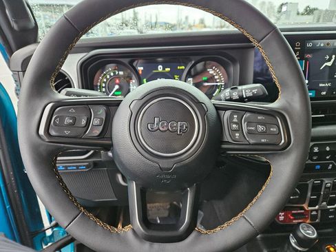 Used 2024 Jeep Wrangler Unlimited image 19