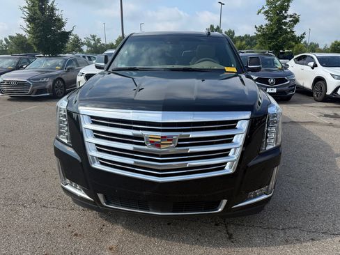 Used 2019 Cadillac Escalade Platinum AWD/4WD image 2
