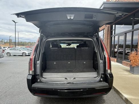 Used 2018 Cadillac Escalade Luxury image 12
