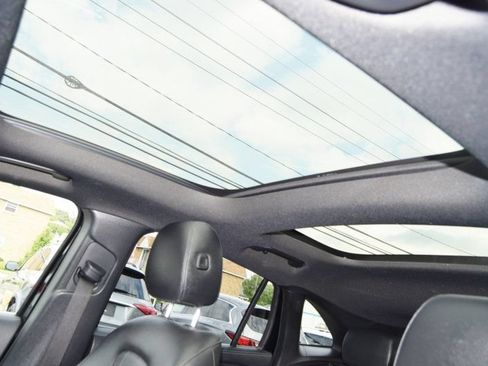Used 2022 Mercedes-Benz GLA 250 4MATIC image 34