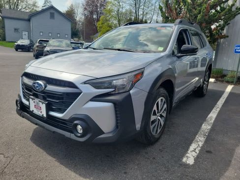 Used 2023 Subaru Outback Premium image 8