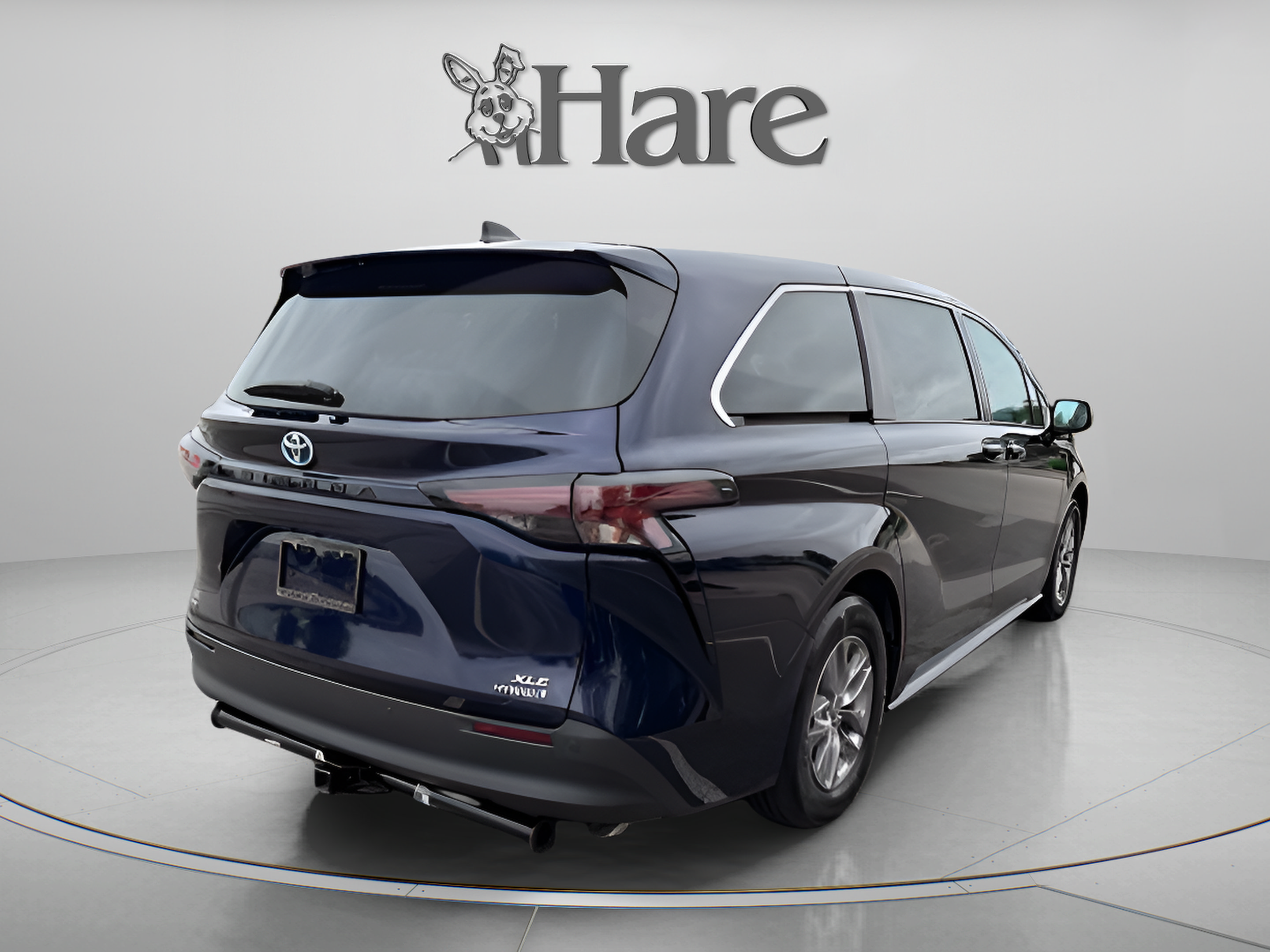 Used 2023 Toyota Sienna XLE AWD/4WD image 5