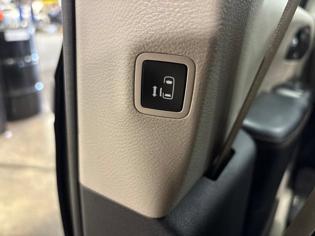 Used 2020 Chrysler Pacifica Touring-L FWD image 30