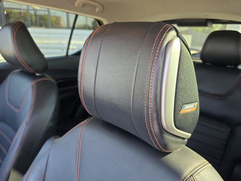 Used 2019 Nissan Kicks SR w/ SR Premium Package FWD image 34
