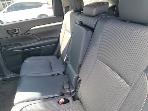 Used 2018 Toyota Highlander Plus image 10