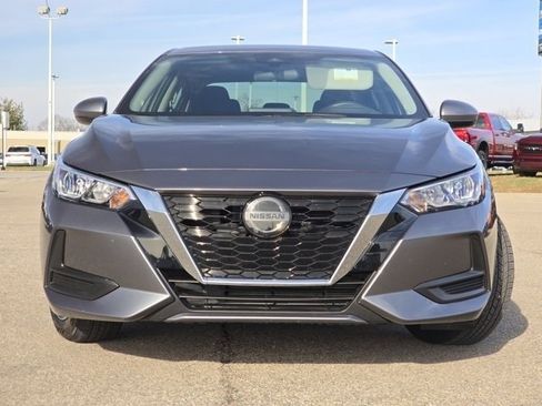 Used 2023 Nissan Sentra SV image 3