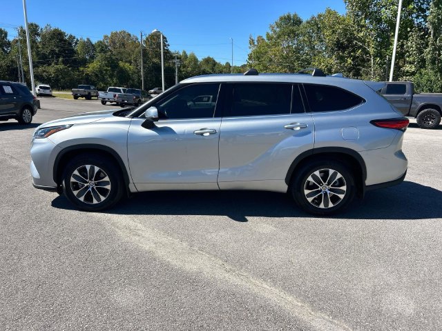 Used 2021 Toyota Highlander XLE FWD image 6