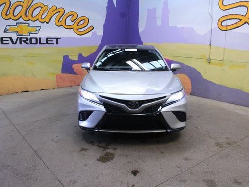 Used 2018 Toyota Camry XSE image 3