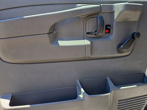 Used 2012 Chevrolet Express 1500 RWD image 18