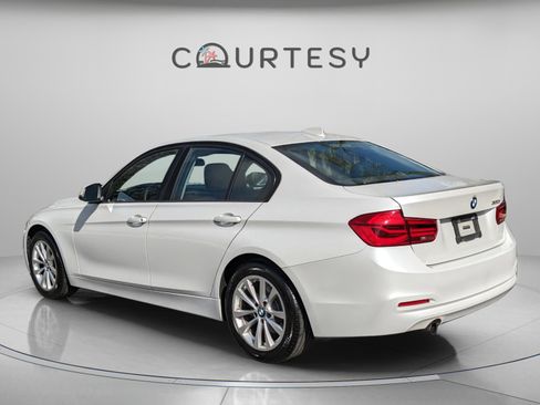 Used 2017 BMW 320i Sedan image 2