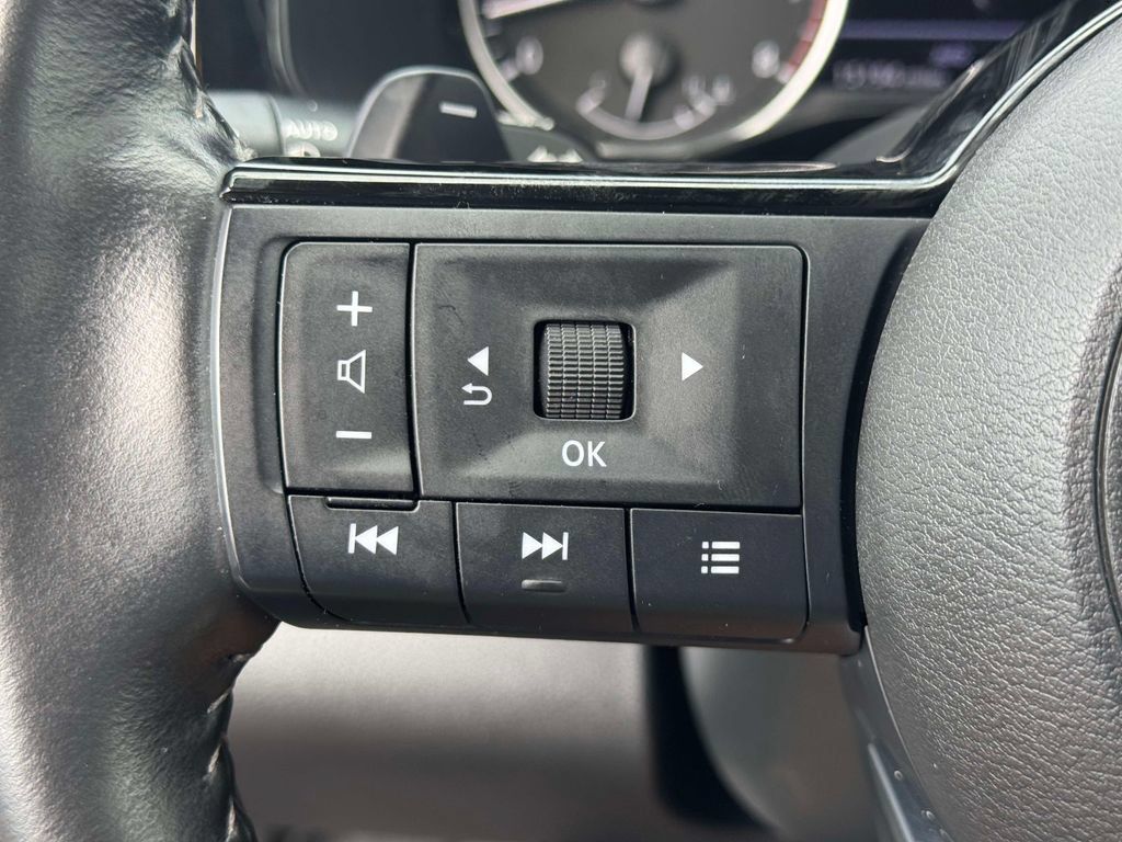 Used 2024 Nissan Pathfinder SL AWD/4WD image 18
