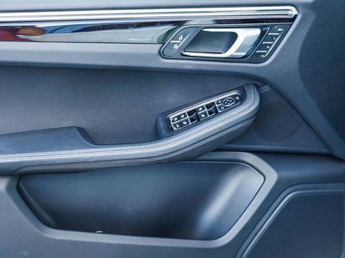 Used 2023 Porsche Macan image 21