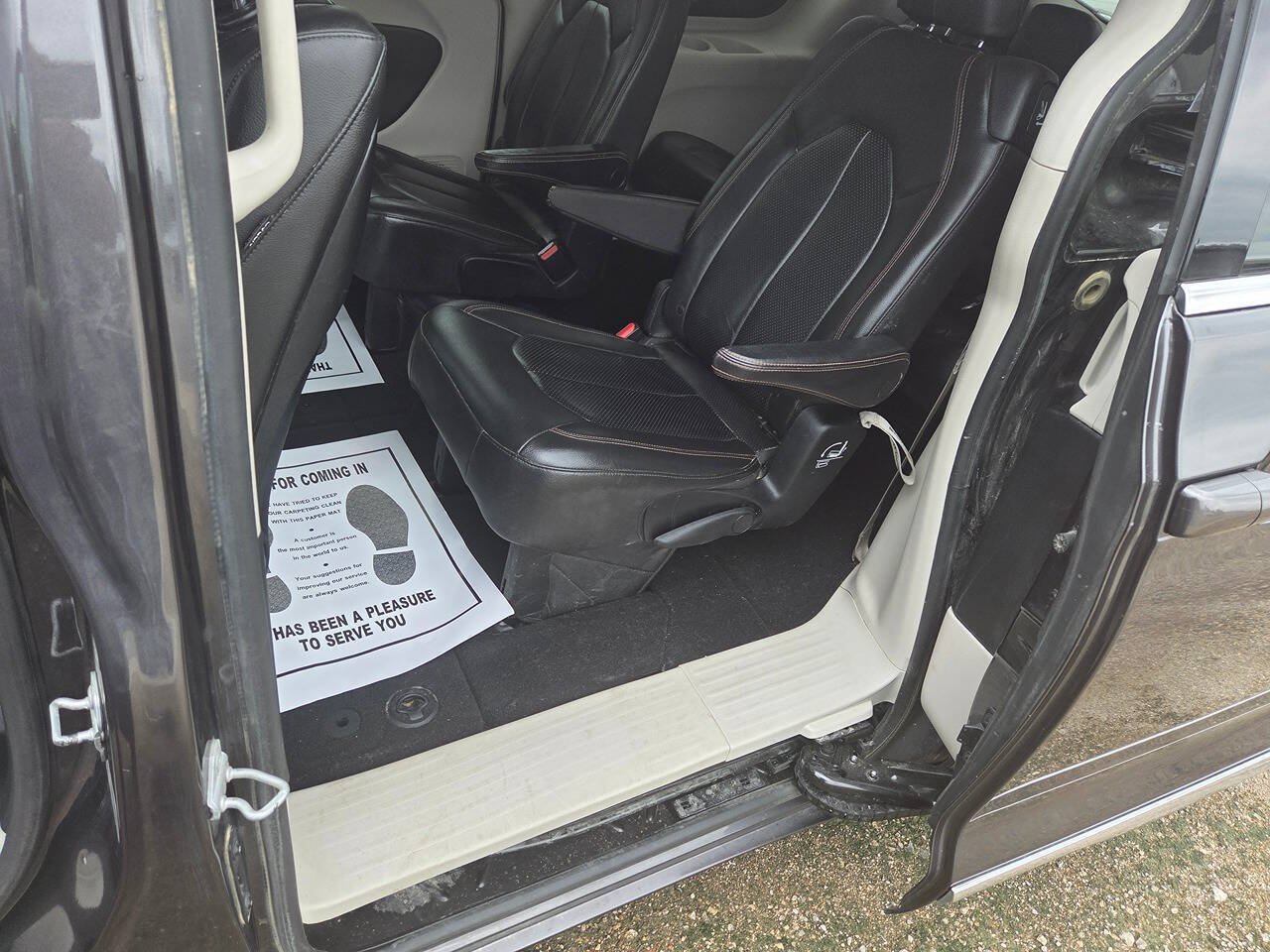 Used 2017 Chrysler Pacifica Touring-L Plus FWD image 15