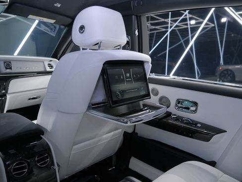 Used 2023 Rolls-Royce Phantom Base image 63