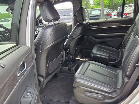 Used 2024 Jeep Grand Cherokee L Limited w/ Luxury Tech Group II AWD/4WD image 7