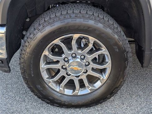 Used 2026 Chevrolet Silverado 2500 LTZ w/ LTZ Premium Package image 13