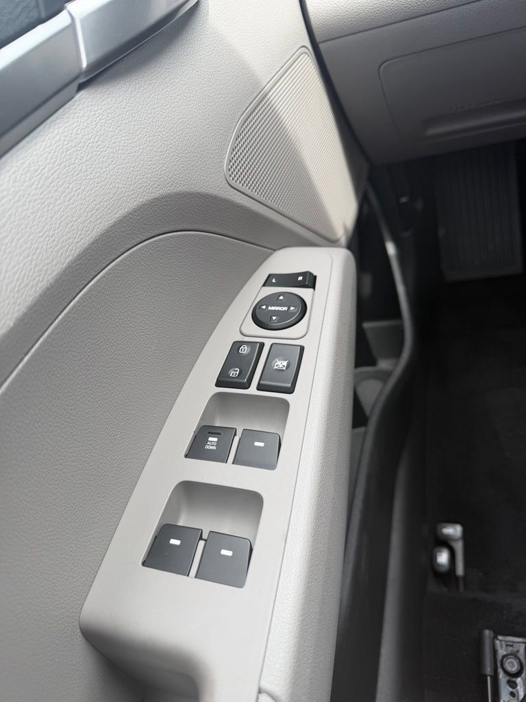 Used 2020 Hyundai Elantra SE FWD image 9