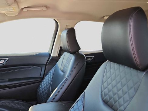 Used 2024 Ford Edge Titanium image 18