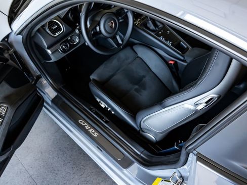 Used 2025 Porsche 718 Cayman GT4 RS RWD image 4