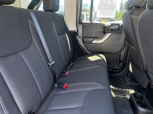 Used 2016 Jeep Wrangler Unlimited Rubicon AWD/4WD image 27