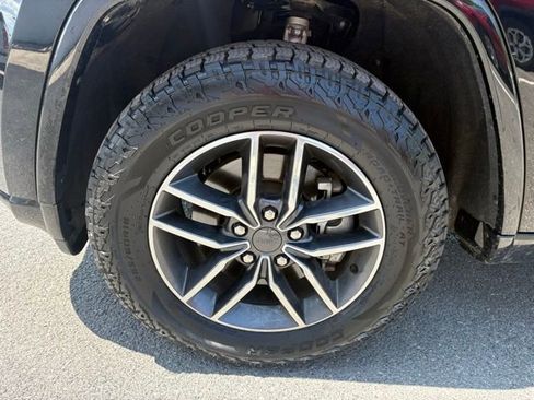 Used 2022 Jeep Grand Cherokee Laredo X AWD/4WD image 13