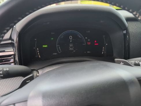 Used 2025 Toyota Camry SE FWD image 5