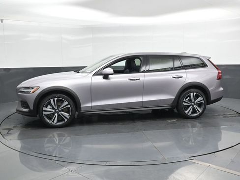 New 2026 Volvo V60 B5 Cross Country Plus w/ Climate Package AWD/4WD image 6