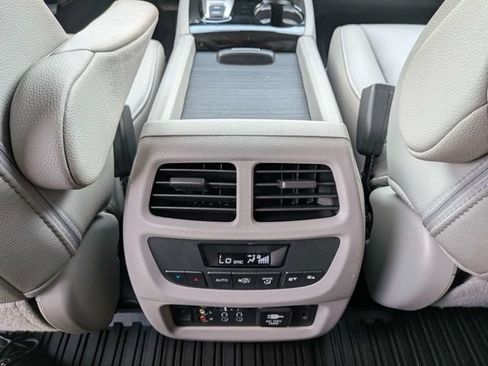 Used 2018 Honda Pilot Touring image 18