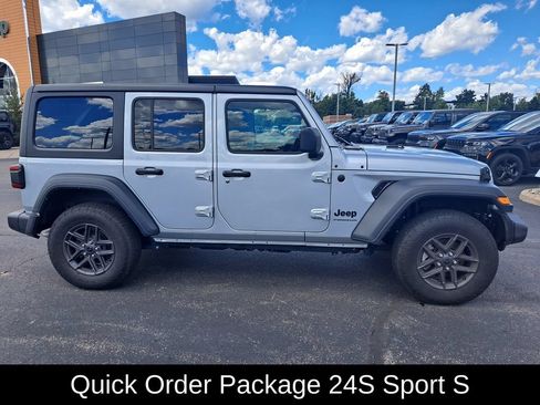 Used 2024 Jeep Wrangler Unlimited Sport AWD/4WD image 3