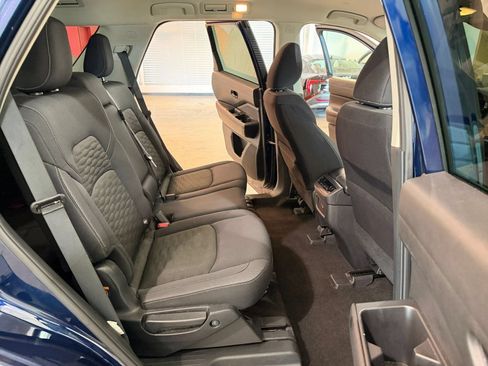 Used 2025 Nissan Pathfinder SV FWD image 39