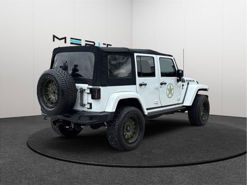 Used 2016 Jeep Wrangler Unlimited Rubicon AWD/4WD image 9