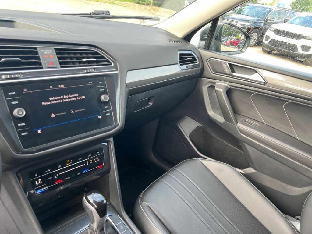 Used 2024 Volkswagen Tiguan SE FWD image 45