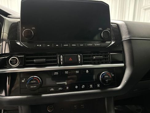 Used 2023 Nissan Pathfinder SL w/ Lighting Package (N92) AWD/4WD image 14