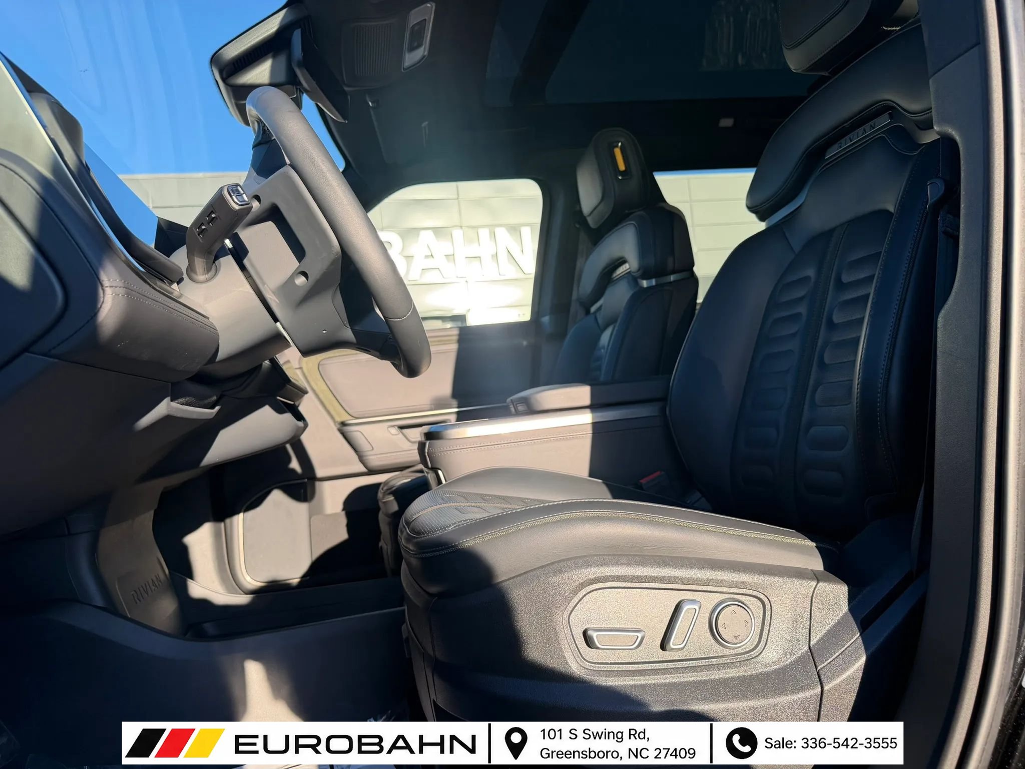 Used 2025 Rivian R1S Adventure Dual AWD/4WD image 9