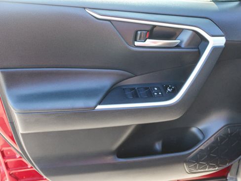 Used 2021 Toyota RAV4 XLE image 20