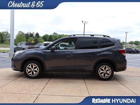 Used 2023 Subaru Forester Premium AWD/4WD image 3