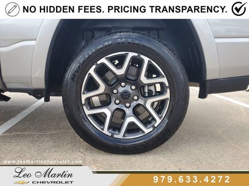 Used 2025 RAM 1500 Laramie AWD/4WD image 8