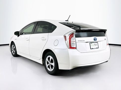 Used 2014 Toyota Prius Three w/ Preferred Accessory Package FWD image 5