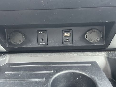 Used 2017 Toyota Tundra Limited image 25